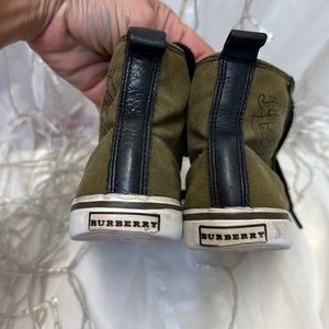 Burberry boys Sneakers 👟😎high tops